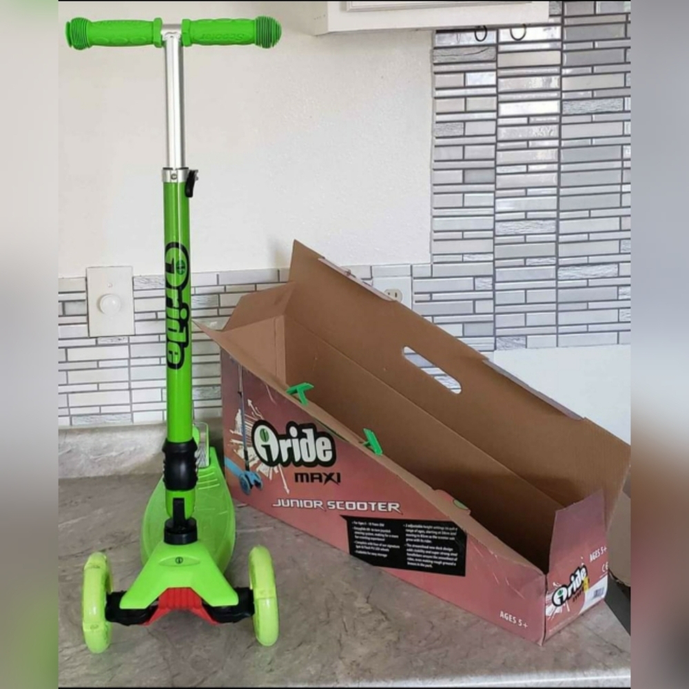 New Maxi Junior Kickboard Scooter - Picture 2 of 14